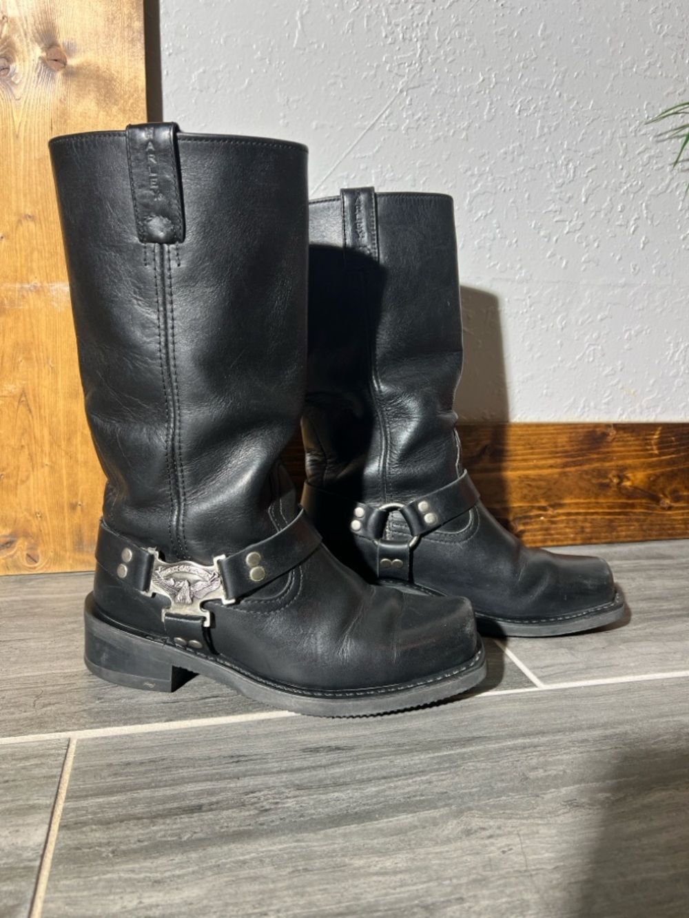 Harley Davidson Black Leather Boots with Silver Hardware - Picture 15 of 15